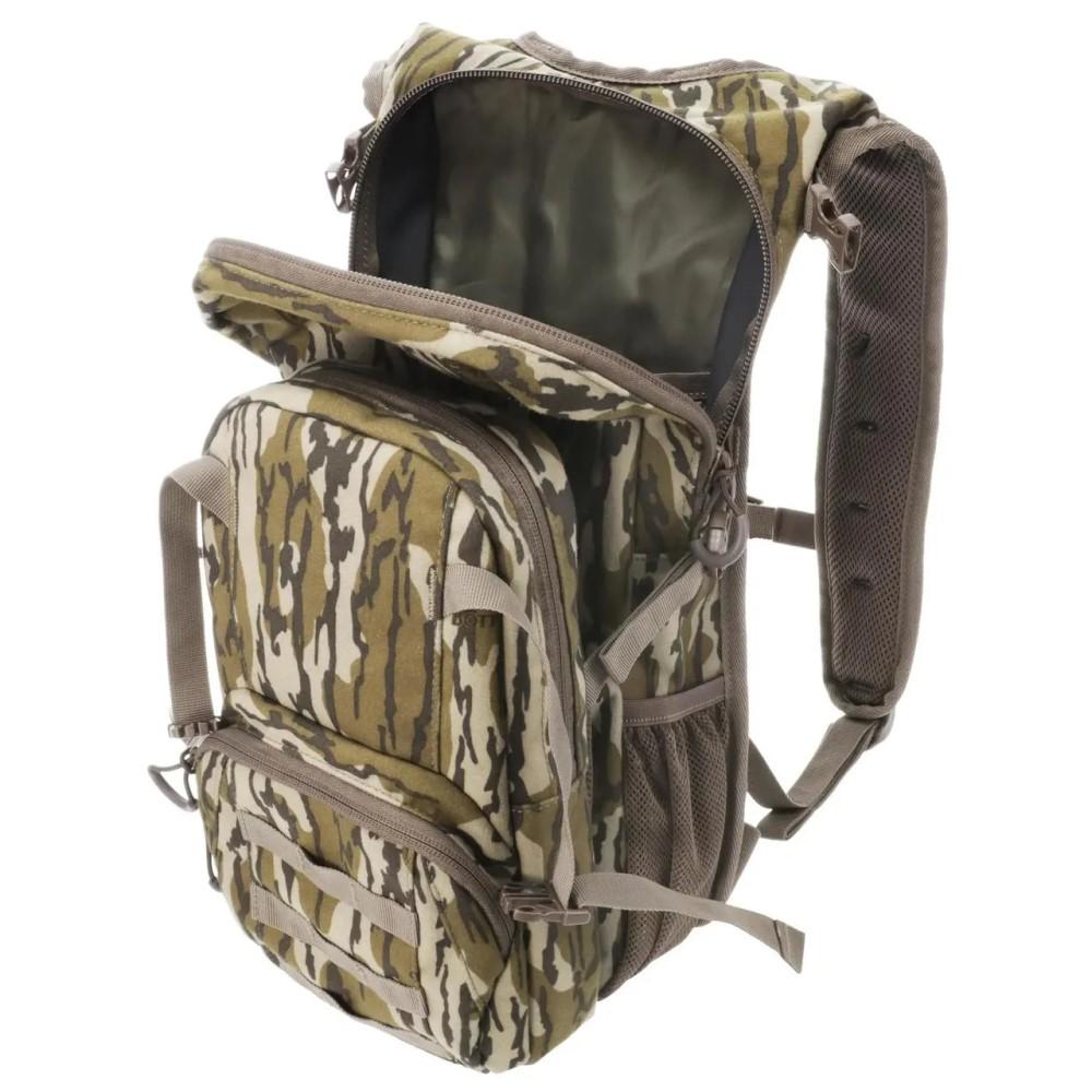 Chattanooga Muddy Outdoors Pro Series 1300 backpack in Mossy Oak Bottomland camouflage, lightweight and durable for outdoor use.