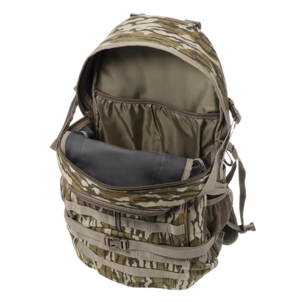 Chattanooga Muddy Outdoors Pro Series 1300 backpack in Mossy Oak Bottomland camouflage, lightweight hunting gear with multiple compartments.