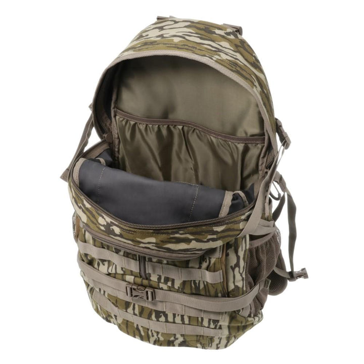 Chattanooga Muddy Outdoors Pro Series 1300 backpack in Mossy Oak Bottomland camouflage, lightweight hunting gear with multiple compartments.