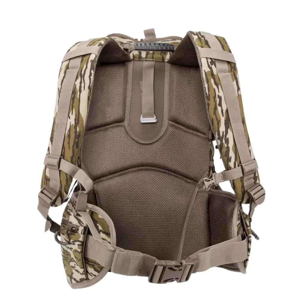Chattanooga Muddy Outdoors Pro Series 1500 backpack in Mossy Oak Bottomland camouflage, lightweight and durable for outdoor adventures.