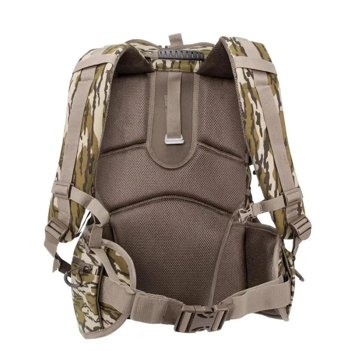 Chattanooga Muddy Outdoors Pro Series 1500 backpack in Mossy Oak Bottomland camouflage, lightweight and durable for outdoor adventures.