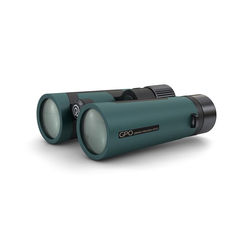 Chattanooga German Precision POLARIZ 10x42 binoculars in green-black with harness and TPD adapter, showing close-up of the product.