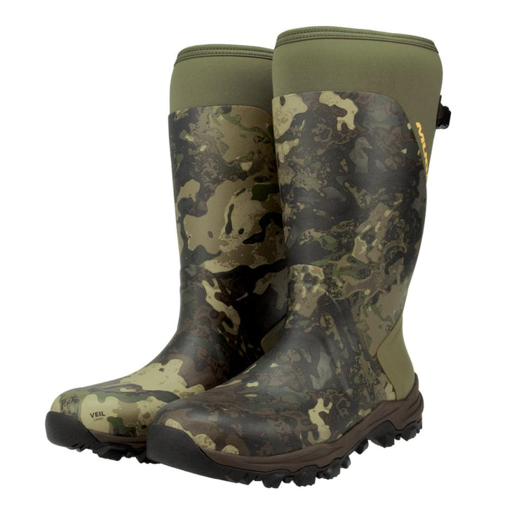 Chattanooga MUDDY DV8 17-inch non-insulated outdoor boots with canyon hybrid design, size 11D, rugged footwear for outdoor activities.