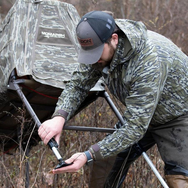 Chattanooga Higdon Outdoors Invisilab dog blind in Mossy Oak Bottomland camouflage, portable shelter for hunting dogs.