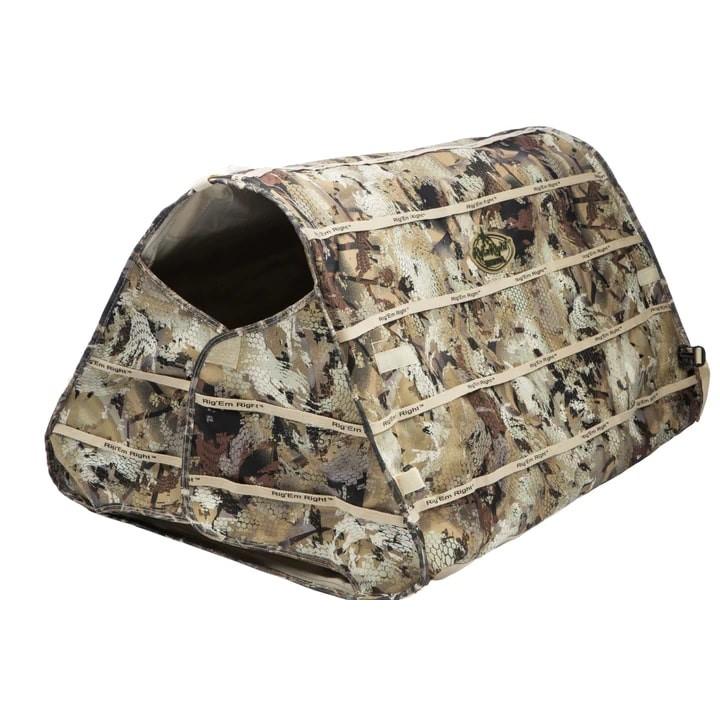 Chattanooga Rig Em Right Outdoors Field Bully Dog Blind in Optifade Marsh camouflage, designed for outdoor hunting with dog concealment.