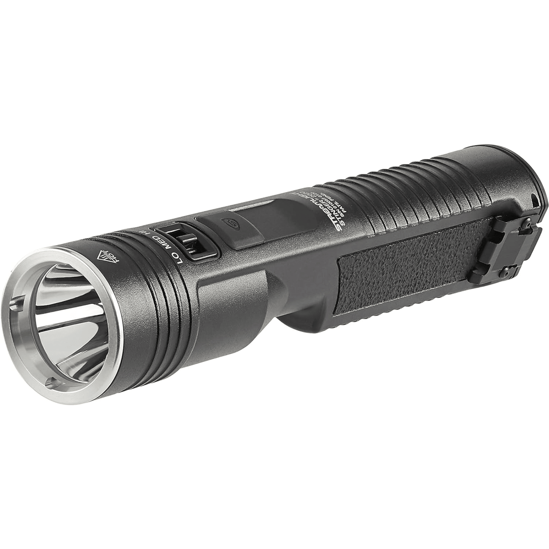 Chattanooga Streamlight Stinger 2000 Lumen flashlight with holder and charger, black, for 120V AC and 12V DC power sources