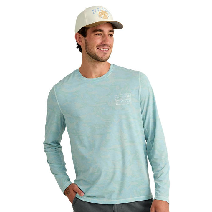Chattanooga Huk Drift printed long sleeve crew shirt in Heron Blue, lightweight performance fabric, size XL.