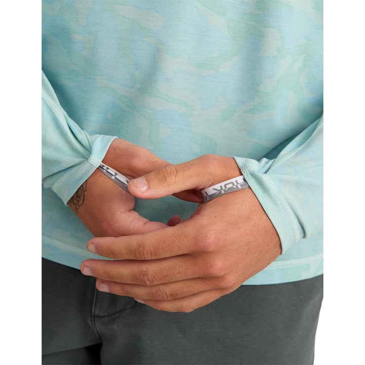 Chattanooga Huk Drift printed long sleeve crew shirt in Heron Blue, lightweight performance fabric, size XL.