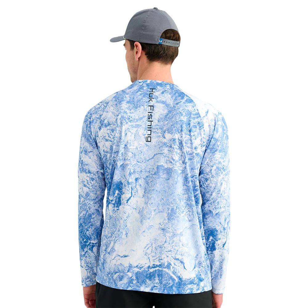Chattanooga HUK Pursuit Mossy Oak printed long sleeve crew shirt, lightweight Regatta style, size S, with camouflage pattern.