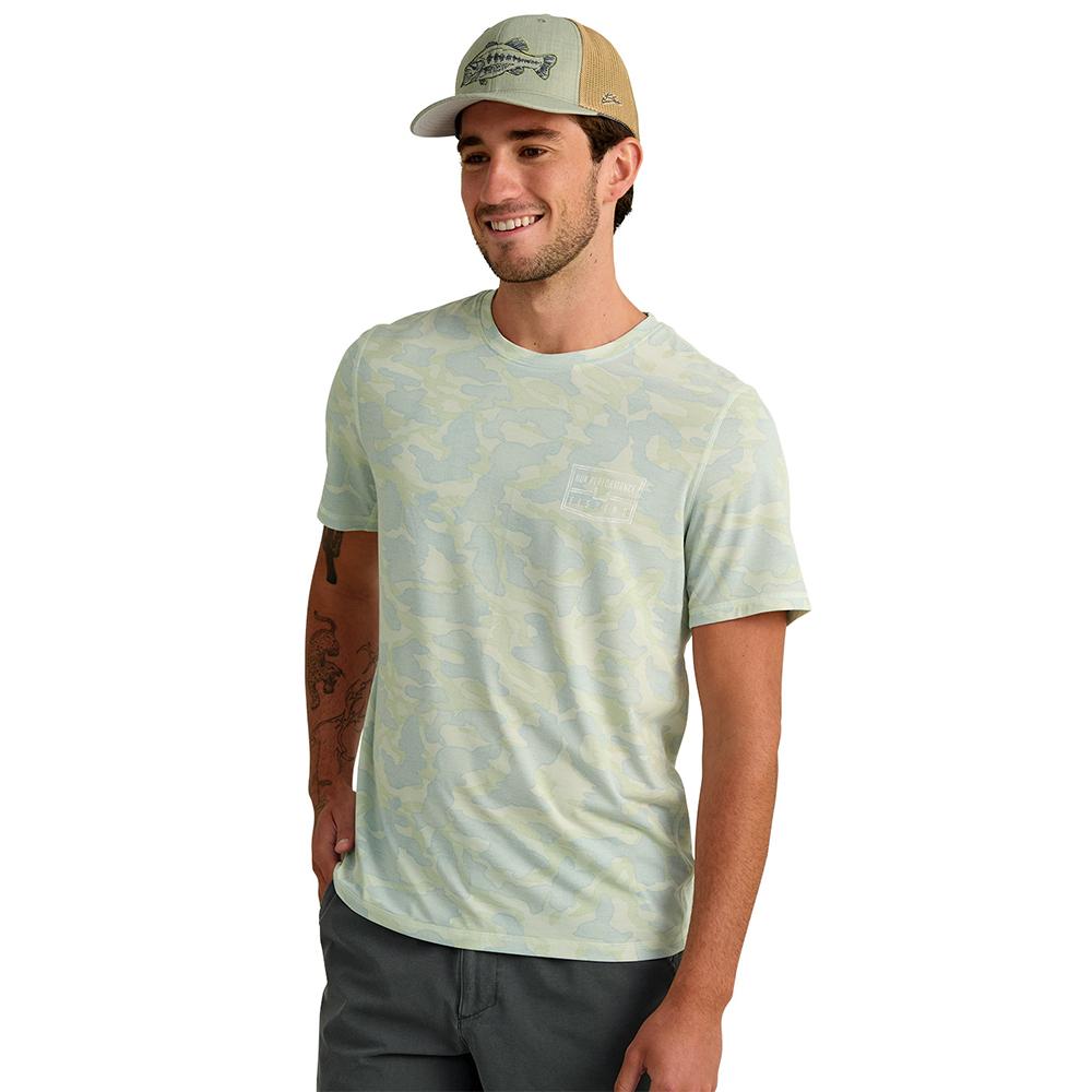 Chattanooga Huk Drift Performance short sleeve shirt in pale algae camouflage, medium size, featuring a casual fit and lightweight fabric.