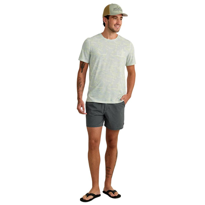 Chattanooga Huk Drift performance short sleeve shirt in pale algae camo, medium size, with lightweight, breathable fabric and camo pattern.