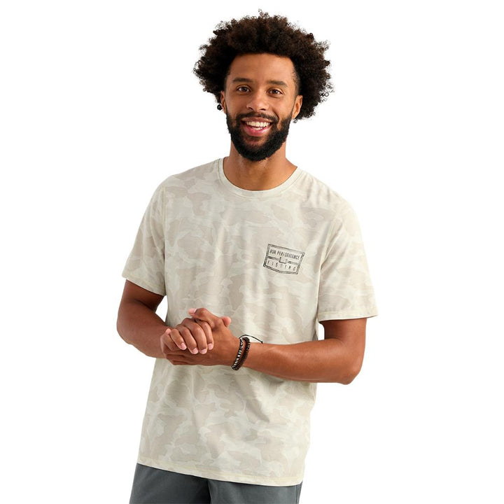 Chattanooga Huk Drift printed short sleeve crew shirt in lightweight Silver Birch performance fabric, size XL.