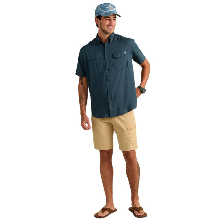 Chattanooga HUK Tidepoint short sleeve shirt in Sea Storm, lightweight casual top, size L, with a relaxed fit and breathable fabric.