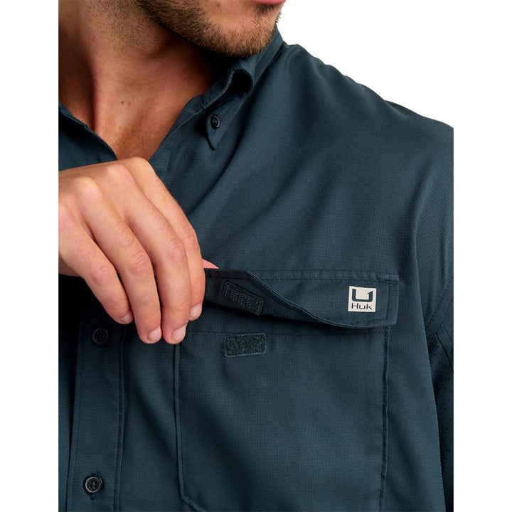 Chattanooga HUK Tidepoint short sleeve shirt in Sea Storm, lightweight casual top, size L, with a relaxed fit and ocean-inspired design.