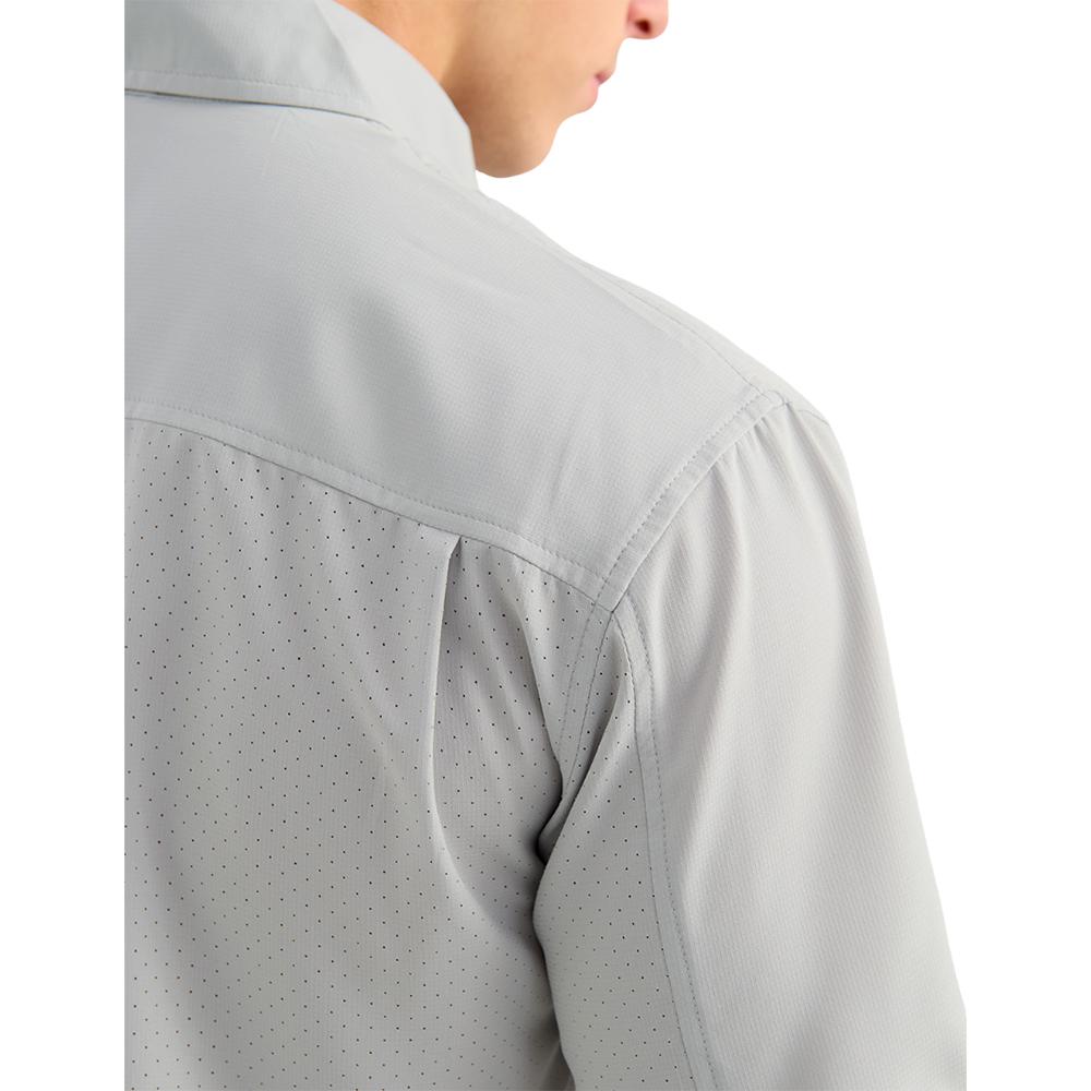 Chattanooga HUK Tidepoint short sleeve shirt in seagull color, lightweight casual top, size XXL, with a relaxed fit and button front.