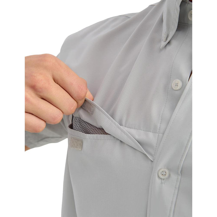Chattanooga HUK Tidepoint short sleeve shirt in seagull color, lightweight casual top in XXL, shown on a hanger.
