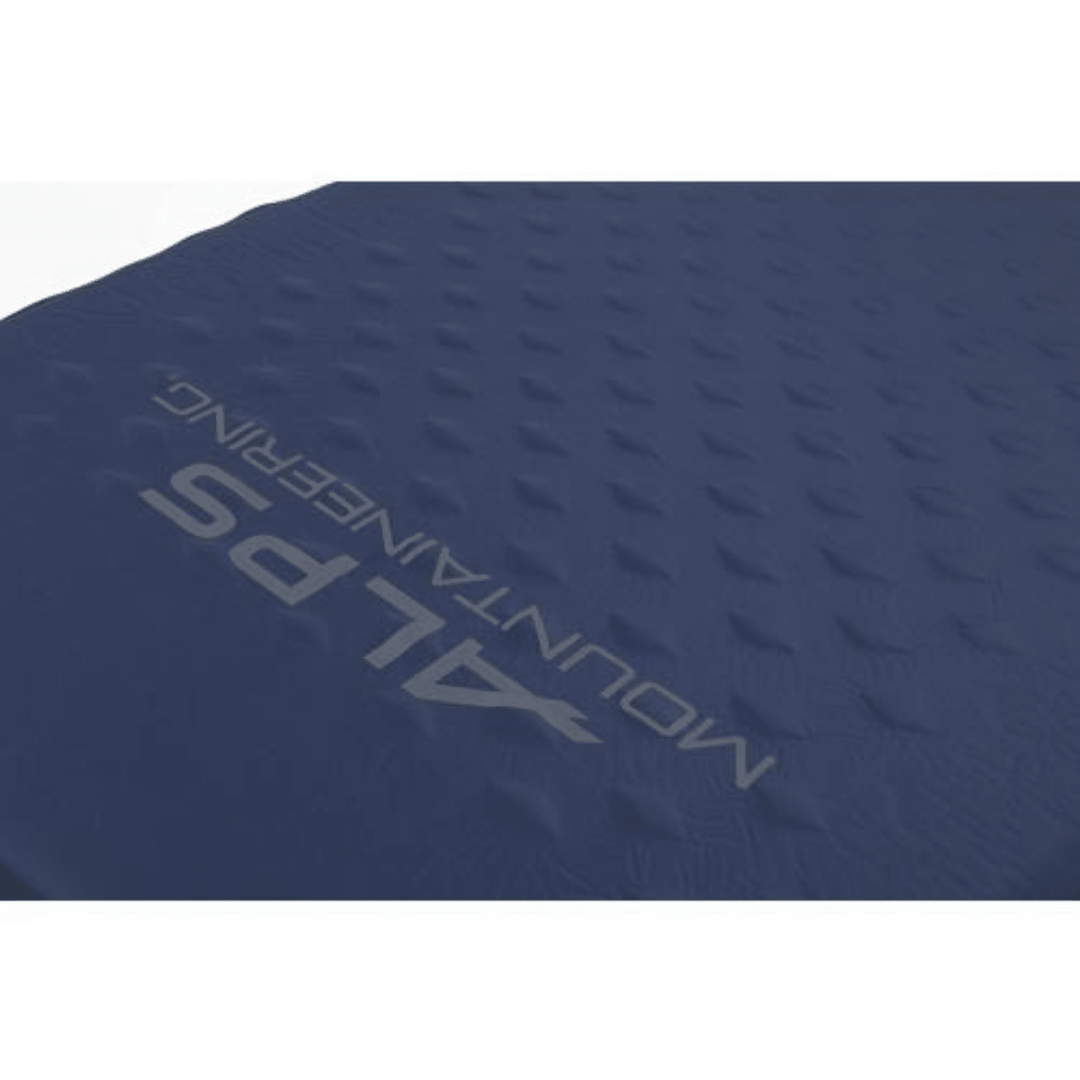 Chattanooga Alps Mountaineering Agile self-inflating air pad in navy, regular size, used for camping and sleeping comfort.