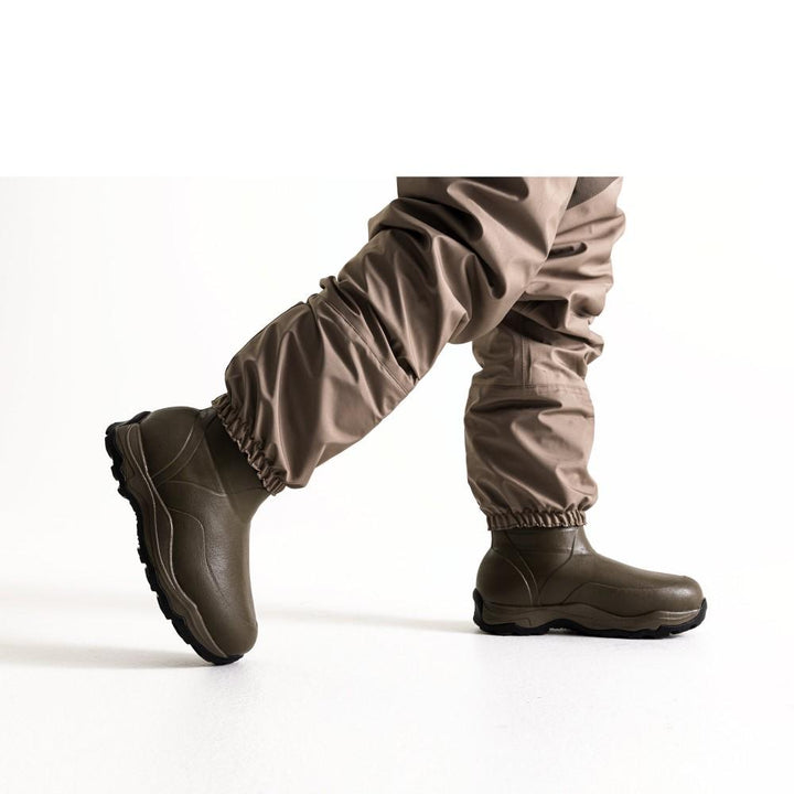 Brown Lacrosse Alpha Agility Select Zip Waders size 8 waterproof gear with 1600G insulation for fishing or outdoor wading activities.