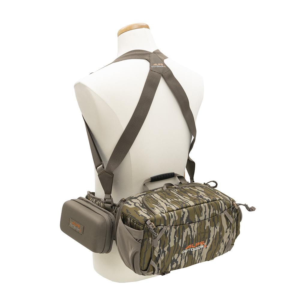 Chattanooga Alps Outdoorz Turkey Tracker waist pack in Mossy Oak Bottomland, durable and comfortable for outdoor hunting activities.
