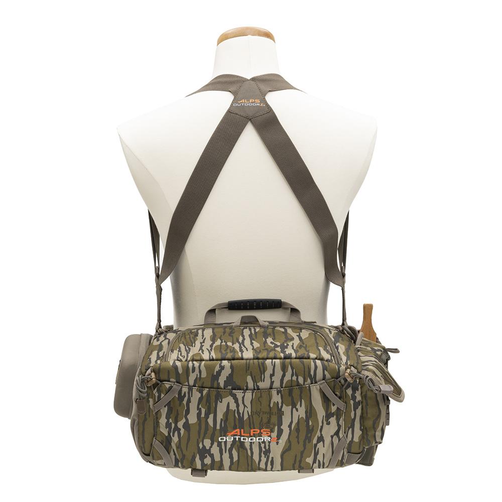 Chattanooga Alps Outdoorz Turkey Tracker waist pack in Mossy Oak Bottomland camouflage, durable and comfortable for outdoor hunting.