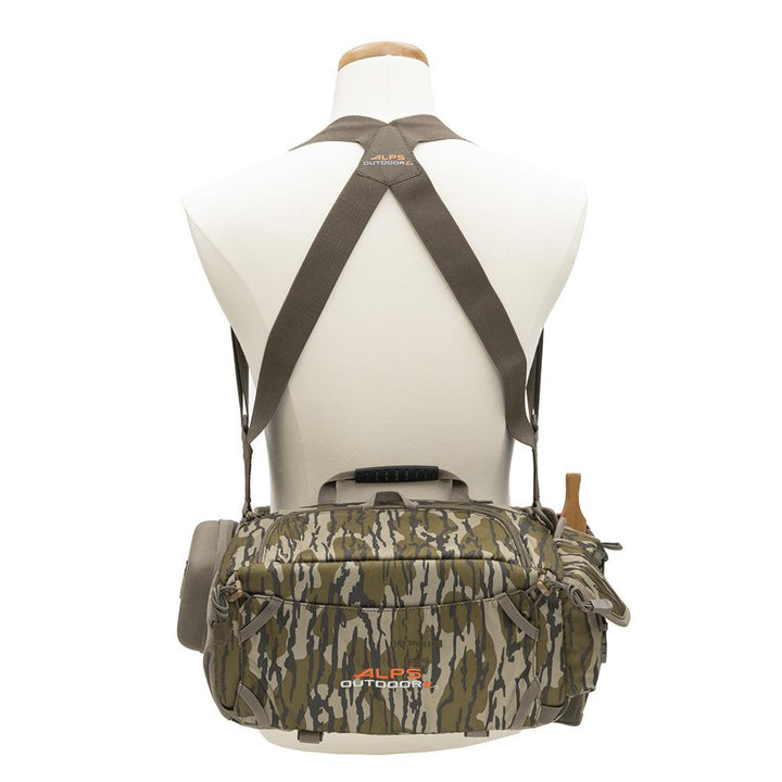 Chattanooga Alps Outdoorz Turkey Tracker waist pack in Mossy Oak Bottomland camouflage, durable and comfortable for outdoor hunting.