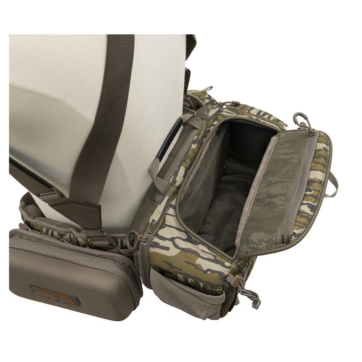 Chattanooga Alps Outdoorz Turkey Tracker waist pack in Mossy Oak Bottomland, durable and comfortable for outdoor hunting activities.
