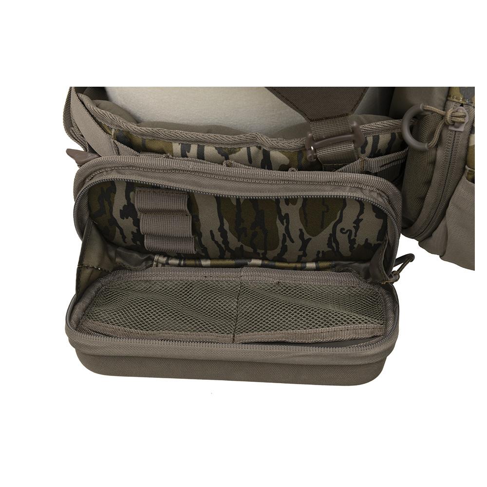 Chattanooga Alps Outdoorz Turkey Tracker waist pack in Mossy Oak Bottomland, comfortable durable outdoor gear for hunting.