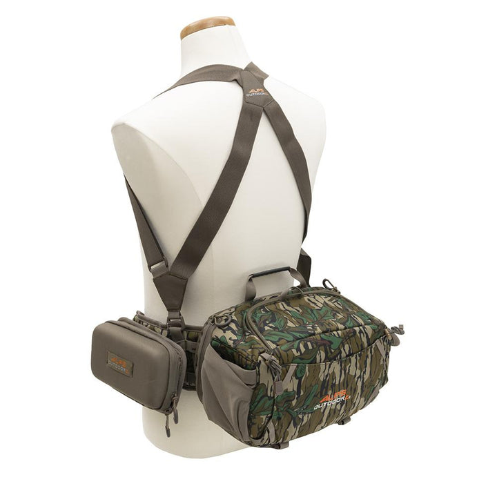 Chattanooga Alps Outdoorz Turkey Tracker waist pack in Mossy Oak Greenleaf, lightweight and durable for outdoor hunting gear.