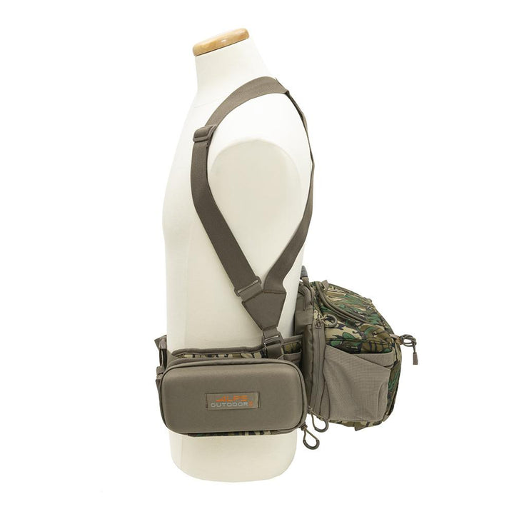 Chattanooga Alps Outdoorz Turkey Tracker waist pack in Mossy Oak Greenleaf, lightweight, durable hunting accessory for outdoor enthusiasts.