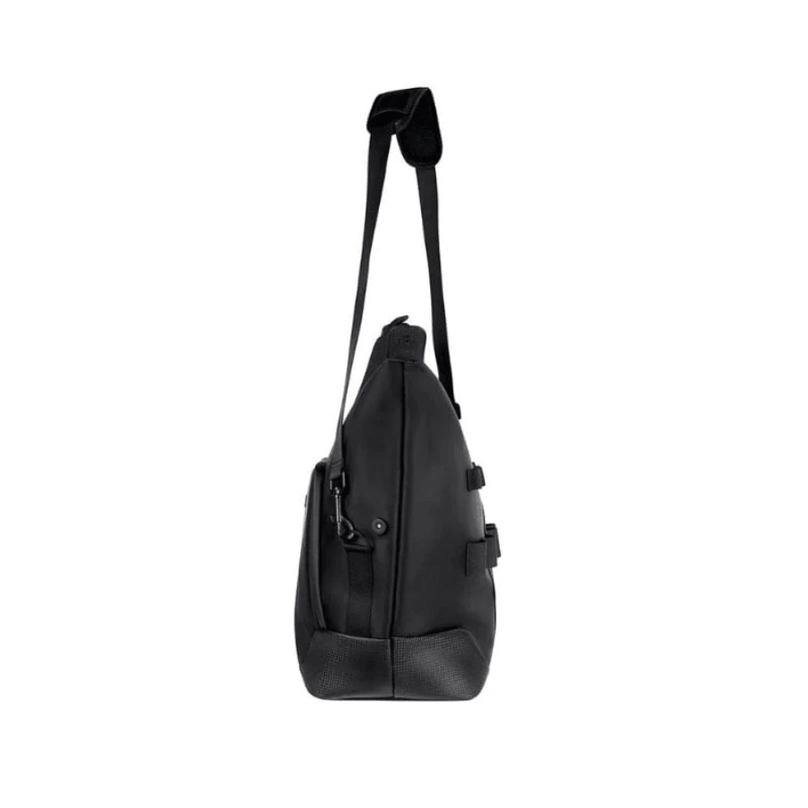 EcoFlow waterproof handbag in black with sleek design, featuring handles and compact travel storage case for EcoFlow DELTA 2.
