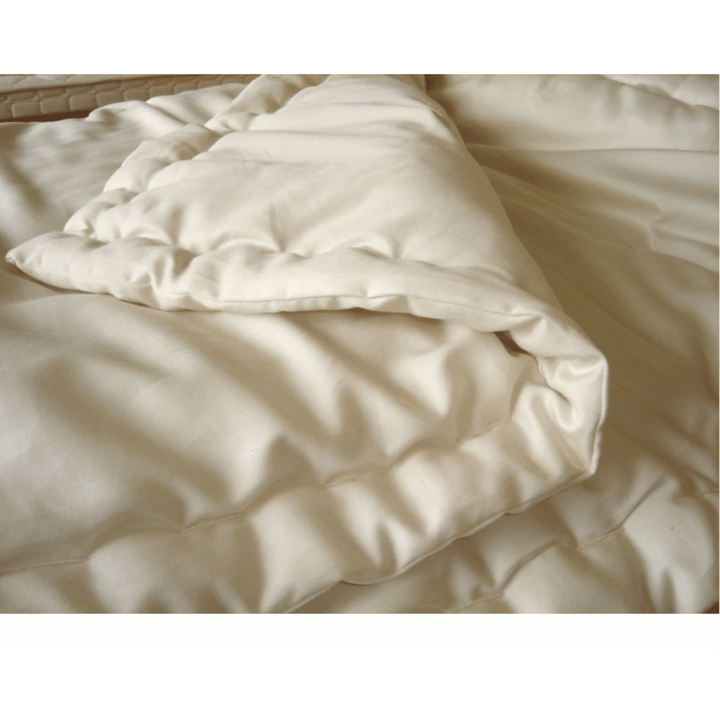 Holy Lamb Wool Comforter in queen size, lightweight and cool, made from natural wool for comfortable sleep.