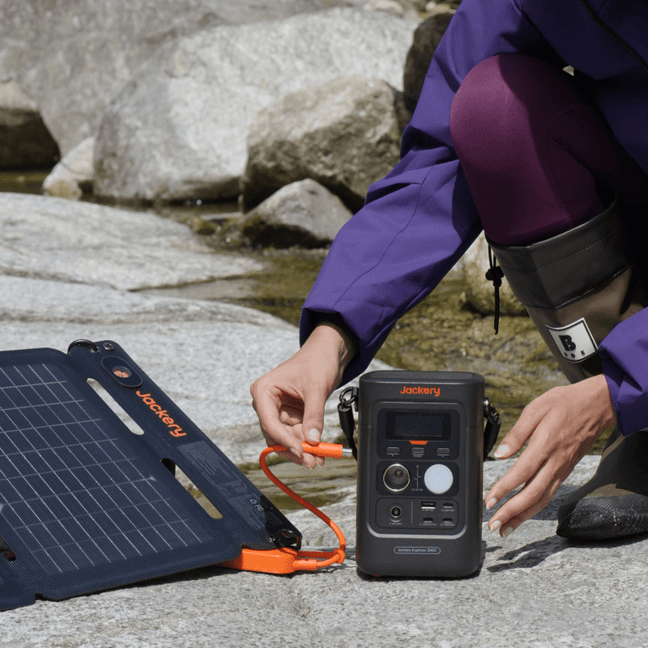 Jackery Explorer 300D Power Station 288Wh + SolarSaga Solar Panel 40W